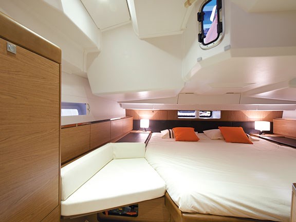 Jeanneau Sun Odyssey 41 Deck Saloon