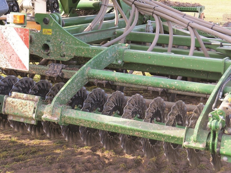 1167 Amazone Cayena 6001C tine seeder coulters