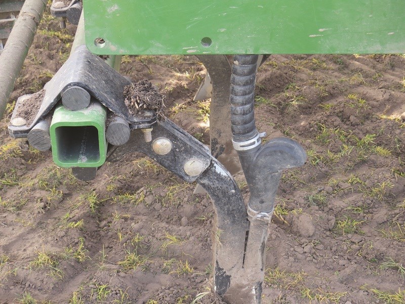 1168 Amazone Cayena 6001C tine seeder elastic rubber sprung mounting