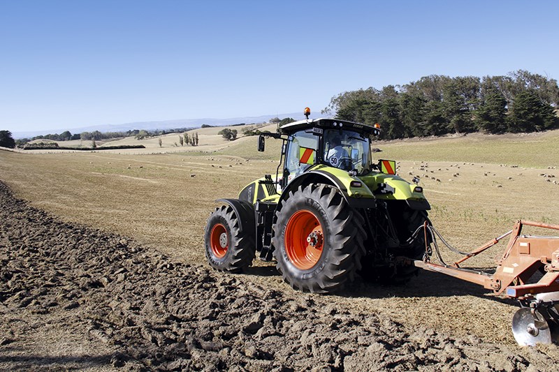 2881 Claas Axion 930 tractor 3