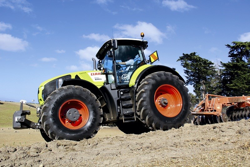 Claas Axion 930 tractor