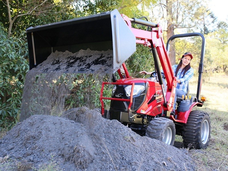 Mahindra emax loader