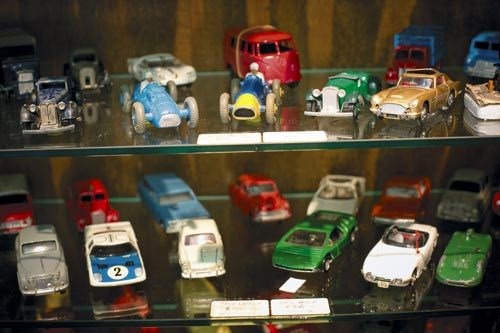 Model Cars of the World