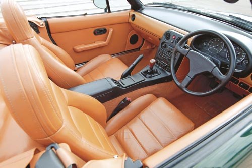 Mazda MX-5 (1989-98) interior