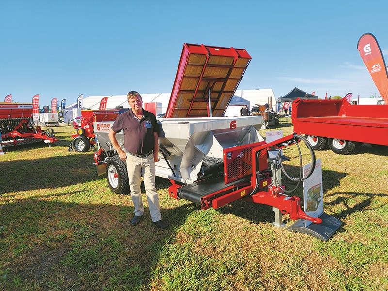 Tony Jones and the new conveyor spreader from Giltrap Engineering