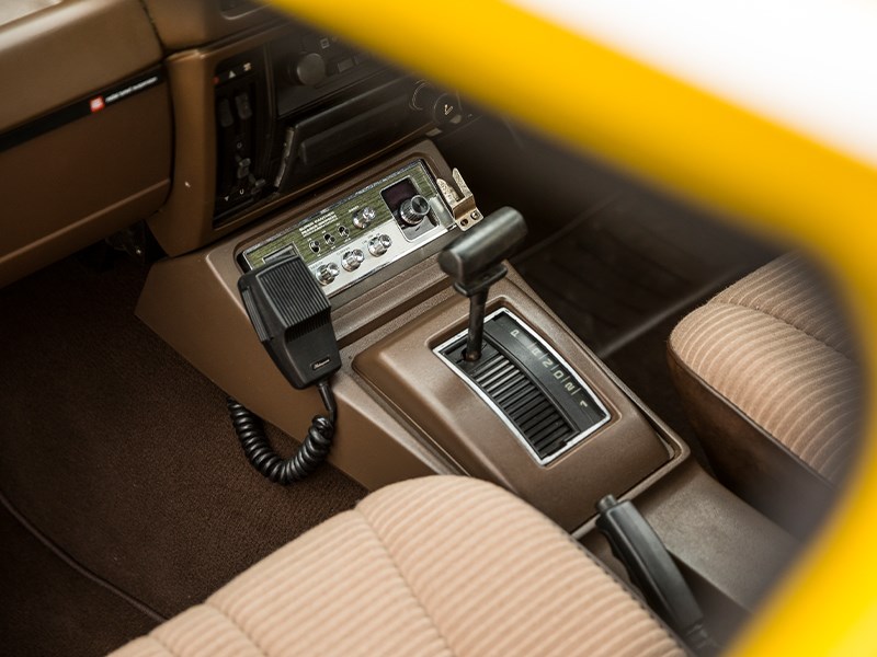 holden commodore vh console