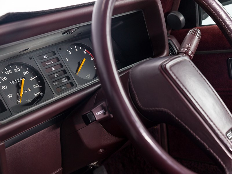 holden commodore vh dash