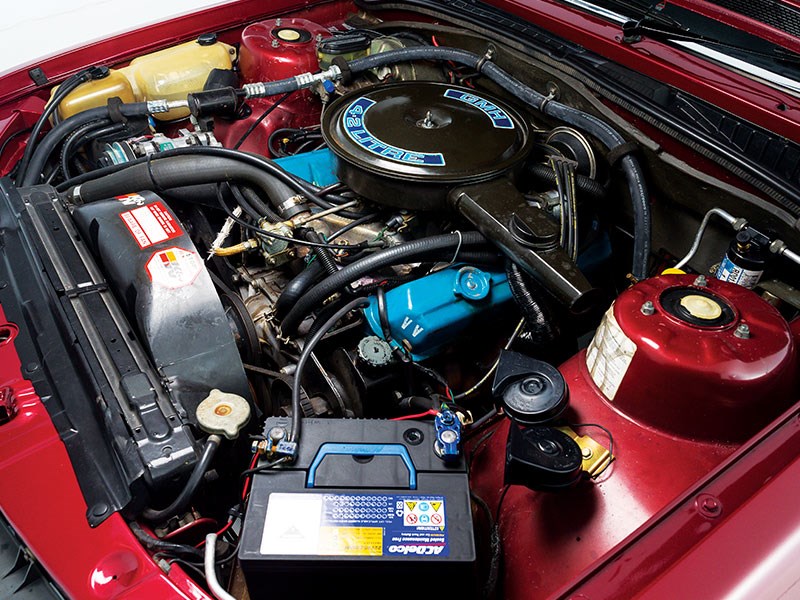 holden commodore vh engine bay