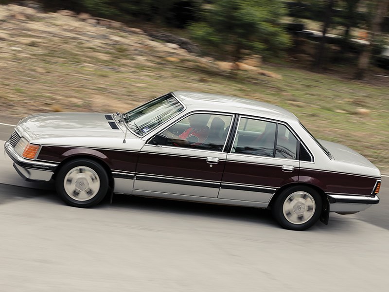 holden commodore vh sle two tone