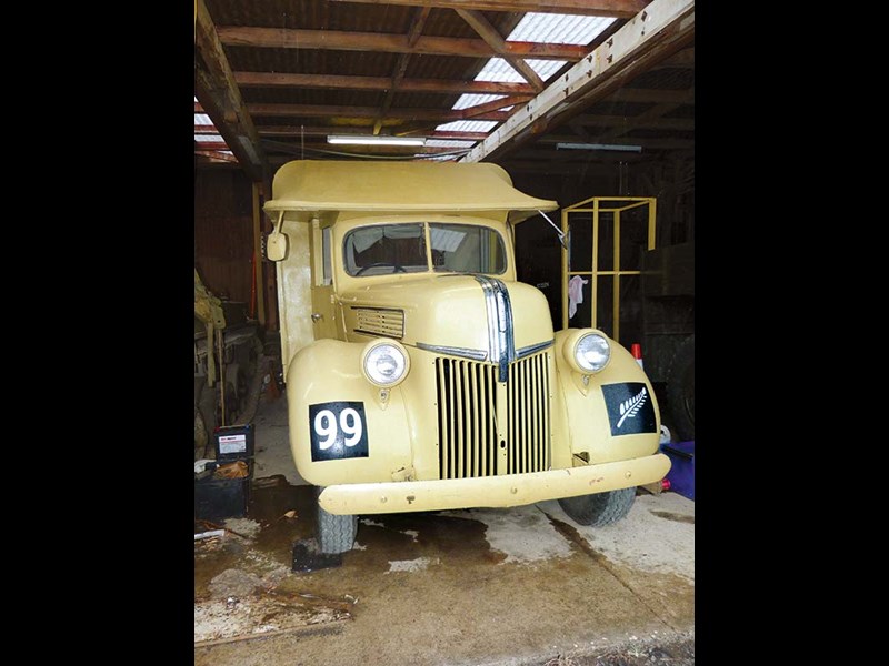 Vintage truck: Ford V8 ambulance
