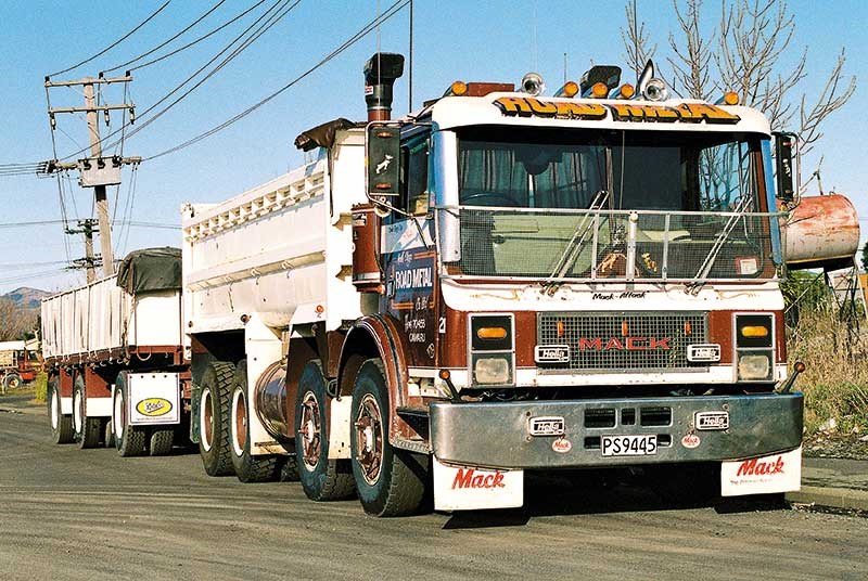Old school trucks: Road Metals