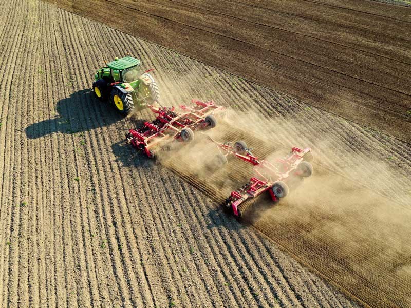 the He Va Tip Roller cultivates levels and consolidates