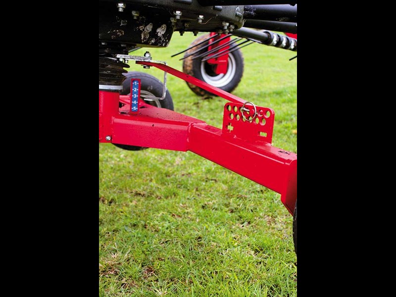 Lely Hibiscus 745 CD Vario rake review
