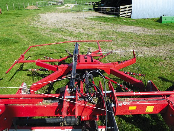 Review: Lely Hibiscus 725 CD Master Rake