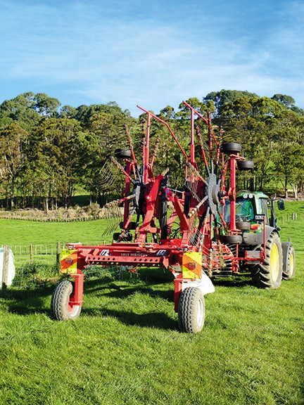 Review: Lely Hibiscus 725 CD Master Rake