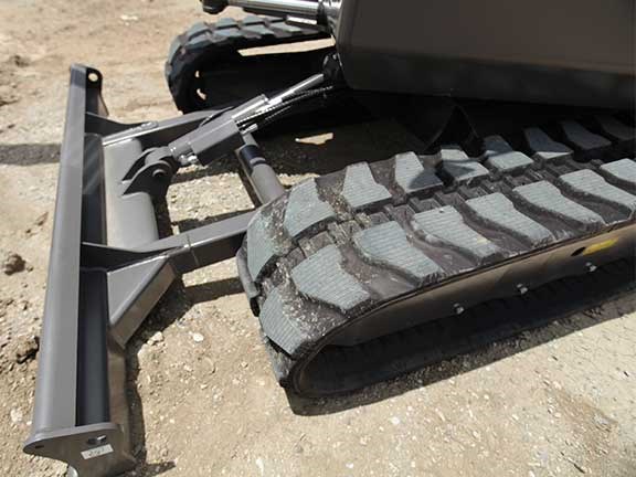 Volvo ECR50D tracks and blade