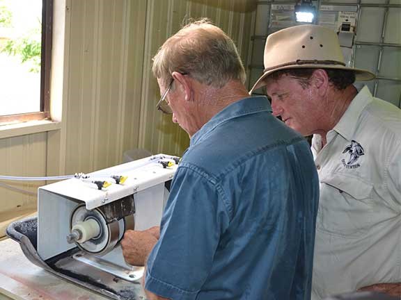 Ron Horner and Ron Shaw cutting opals