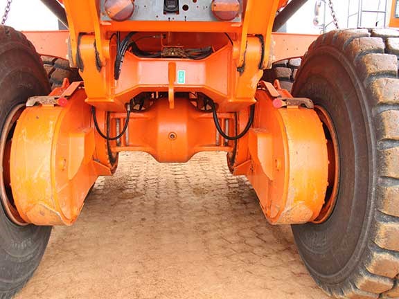 Doosan DA40 articulated dump truck undercarriage and driveline