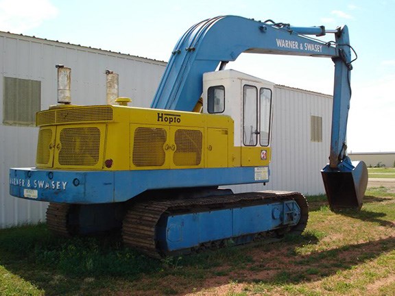 A Warner and Swasey Hopto 700 excavator as used on the Moomba to Sydney Pipeline during the 1970s.