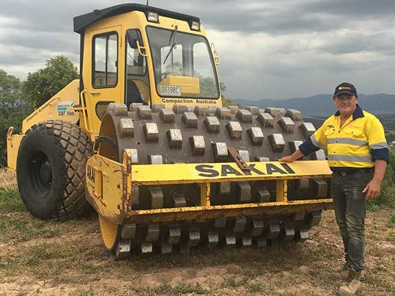 Front on shot of Ron Horner and Sakai SV512TF vibratory padfoot roller