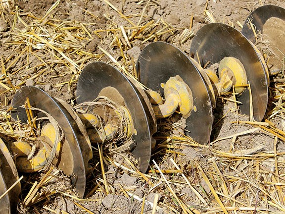 The heavy-duty CL2 discs use a replaceable steel disc mounted to a cast steel boss
