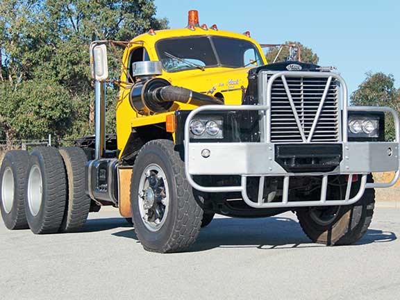 1959 Mack B85 truck front view