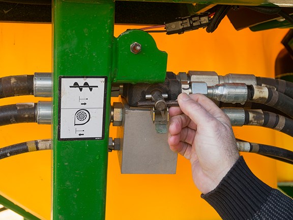 John Deere 1910 Air cart in-line valve