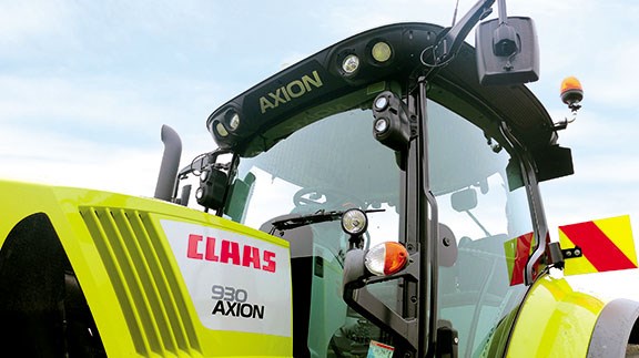 The Axion 930's lights