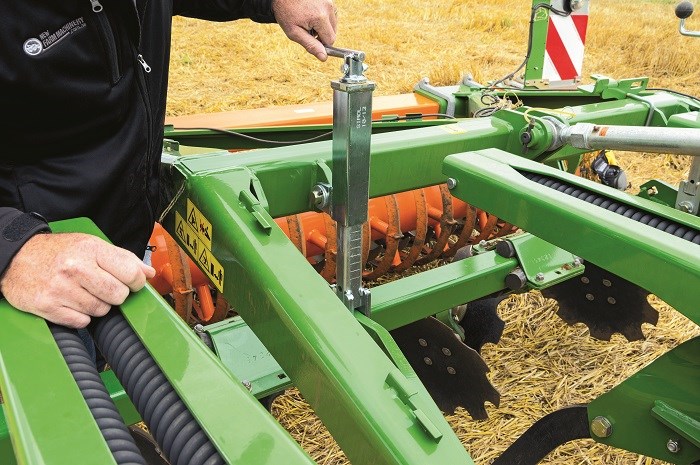 0172 Amazone Cenius 3002 mulch cultivator discs
