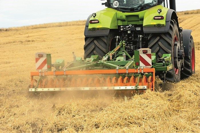 0248 Amazone Cenius 3002 mulch cultivator at work