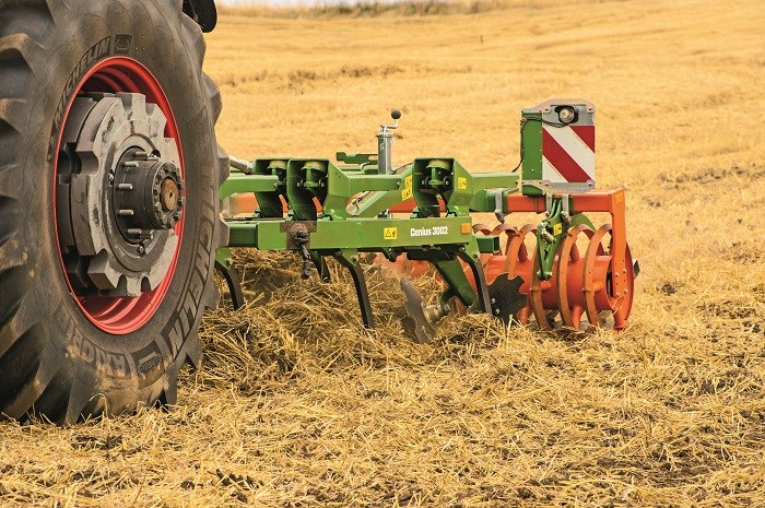 0262 Amazone Cenius 3002 mulch cultivator closeup