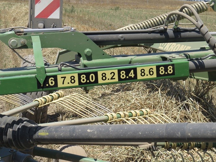 1914 Krone Swadro TC 880 Plus hay rake width gauge