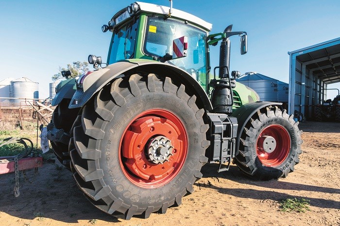 2425 Fendt 939 Vario rear tyres