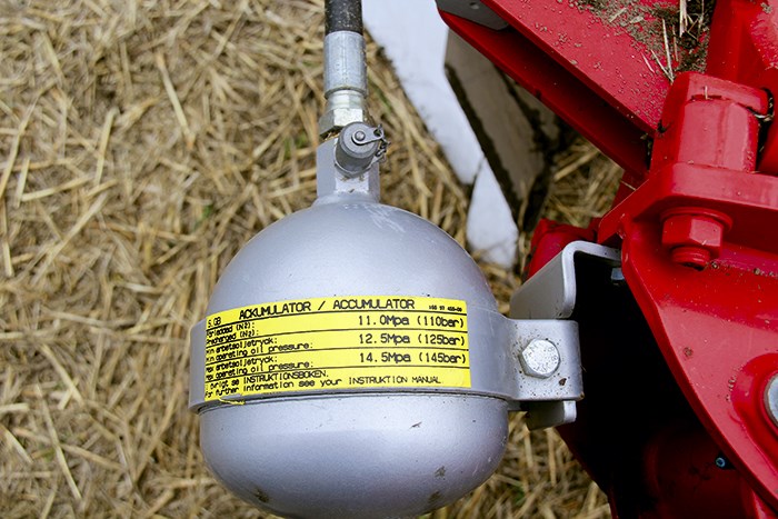 3111 Agrolux HRWT 5785 plough accumulator