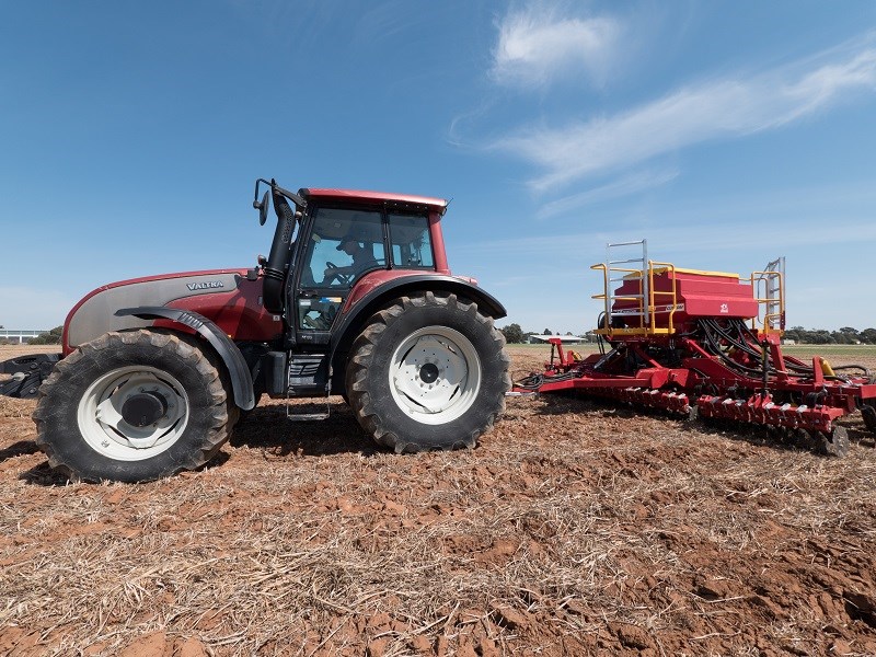 55 DuncanAS5000 with tractor