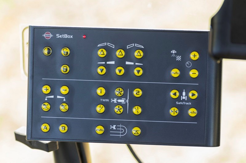 6053 Hardi Presidio sprayer boom controls