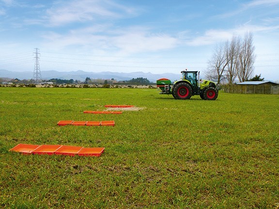 Amazone ZA TS Profis Hydro spreader drop point spread
