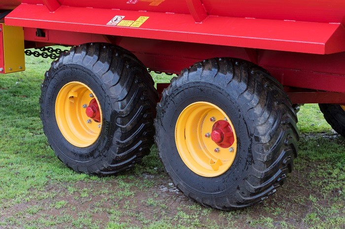 Duncan Ag Multi Plus feeder floatation tyres 8453