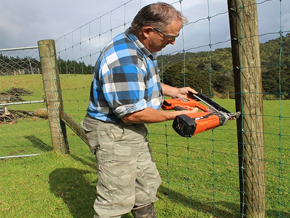 Richard has been using staple guns for the last 20 years and says he wishes he’d had the ST400i in his early days.