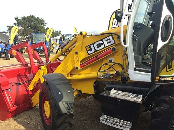 We loved the JCB 3CX Platinum Edition backhoe painted in nostalgic red, yellow and white livery.