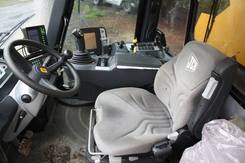 JCB Fastrac 3230 cab 5