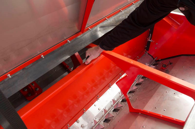 Kuhn SDE 3000 seed drill bin partition 4388