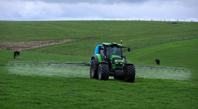 Linkage sprayer is more manouvreable