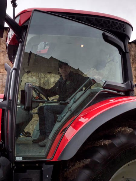 McCormick X7 660 tractor cab 4541