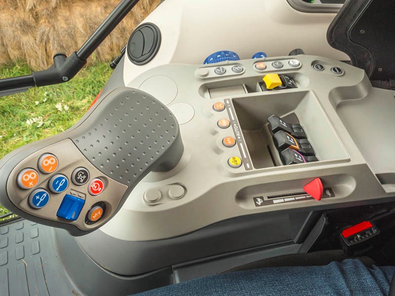 McCormick X7 660 tractor controls