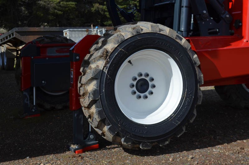 Moffett M5 forklift tyres
