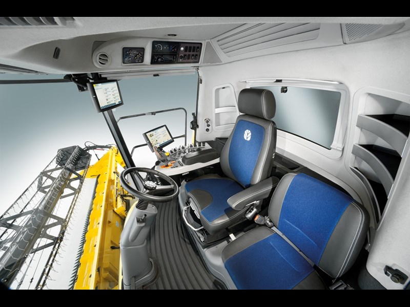 New Holland CR 10 90 cab