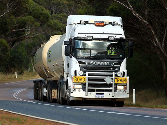 The Scania R620 rumbles north to provide some much-needed harvest fuel.