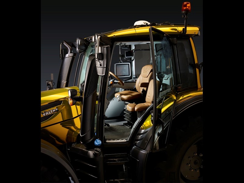 Valtra N174 Golden Edition Interior