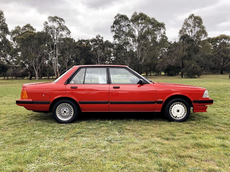 Nissan Bluebird TRX side